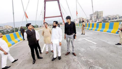 2 key projects flagged off; to cut Mumbai-Pune travel time