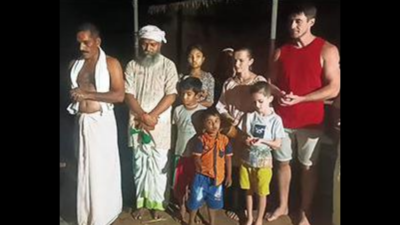 Karnataka: Ukrainian family offers seva to daiva