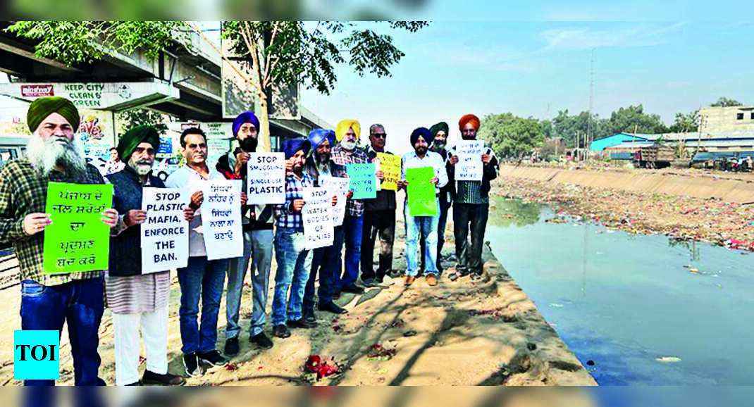 Sidhwan Canal Pollution Riles Activists | Ludhiana News - Times of India