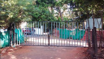 Goa: Builder erects gate on road, blocks access