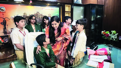 Kids visit JMC-G office to learn about its functions