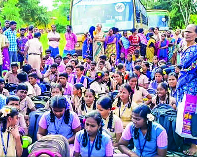 Students, parents protest delay in bus service, stage road roko