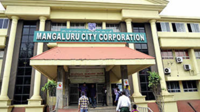 Mangaluru City Corporation vacates illegal footpath vendors in city