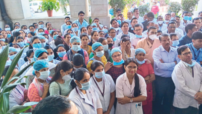 Nurses at SMS Hospital against using personal IDs for work under IHMS
