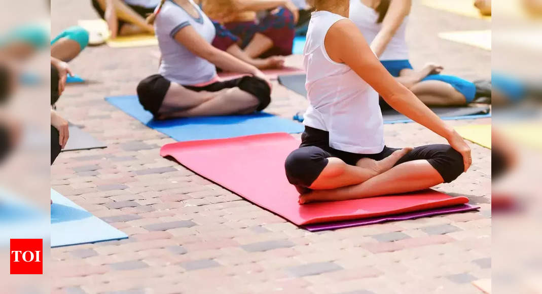एयू शिक्षकों और छात्रों को ध्यान और योगाभ्यास में प्रशिक्षित किया जाएगा – टाइम्स ऑफ इंडिया