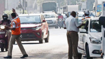 Netizens: Don't let traffic cops hide behind trees, near turns in Bengaluru