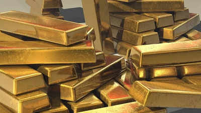 Gold firms on Fed slowdown hopes; investors assess Poland blast