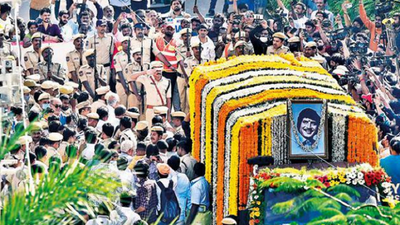 Actor Ghattamaneni Krishna cremated with Telangana honours