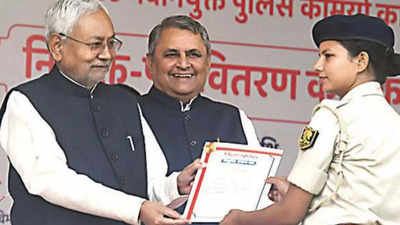 Bihar CM hands over job letters to 10,459 police personnel