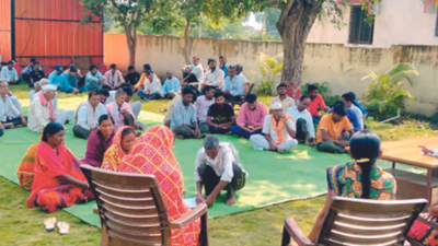 Maharashtra: To tackle addiction, Yavatmal village bans mobiles for kids