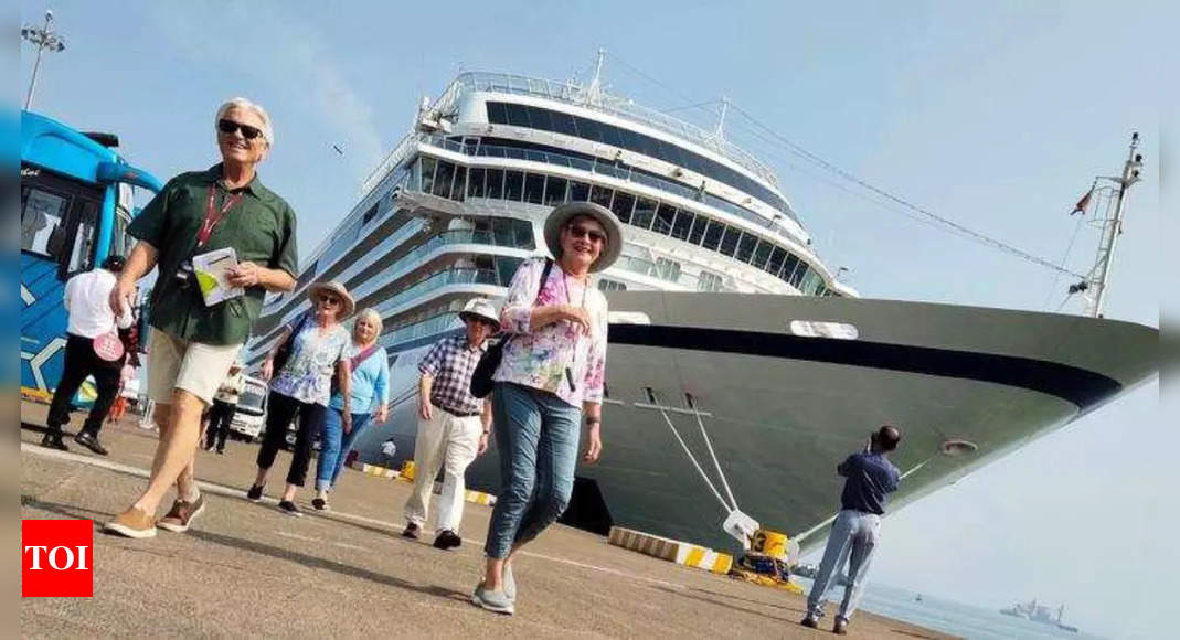 651 passengers arrive in Goa on cruise liner