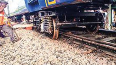 Trichy: Two coaches of empty rake derails