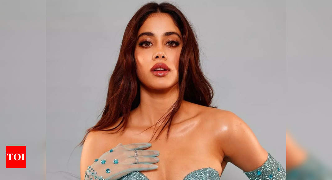 Janhvi Kapoor looks breath-taking in a look where 'Botticelli's Venus' meets 'The Little Mermaid'