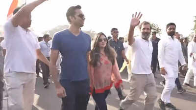 Actress Riya Sen joins Rahul Gandhi's 'Bharat Jodo Yatra'