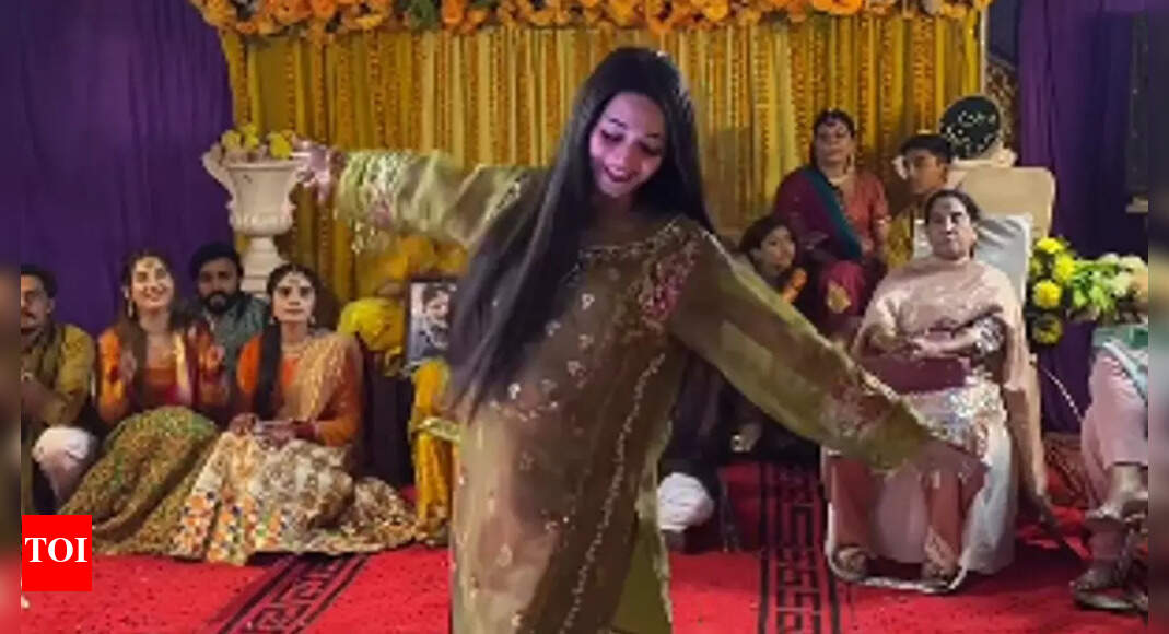Watch Pakistani woman grooving to old Hindi song has drooling