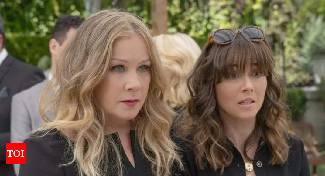 Dead to Me Team on Ending After Christina Applegate's M.S.