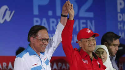 Malaysia election kicks off, close race expected