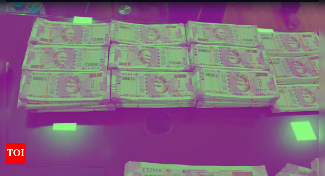 Bunk Alert Fuel Depot Worker Helps Cops Catch Man With Fake Currency