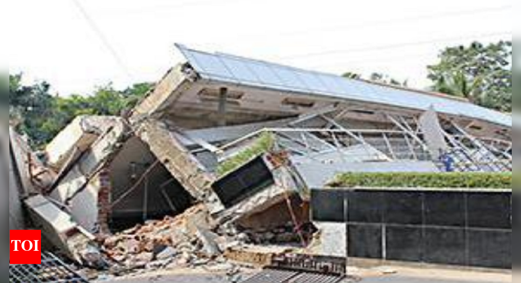 Building in Jamshedpur collapses after developing crack Jamshedpur