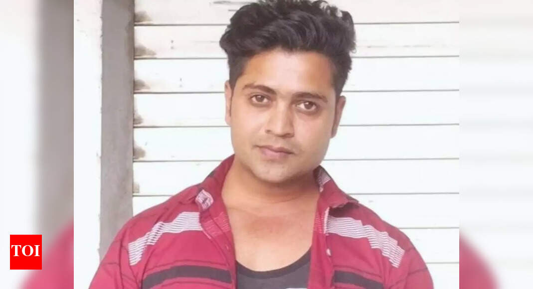 When I came to Mumbai in 2016, I took up a job as a waiter at a cafe to ...