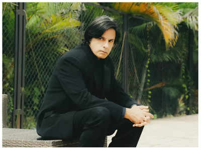 I am chasing Rahul Roy for almost a year to return the signing amount, says producer Dhananjay Galani who has now sent a notice to the actor