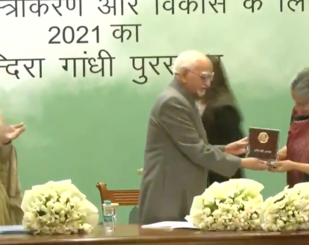 
Former V-P Hamid Ansari presents Indira Gandhi Peace Prize 2021 to NGO Pratham
