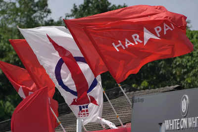 Two rival blocs race to form Malaysia's next government