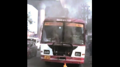 Major fire in SRTC bus on GT Road in Kanpur, no casualty
