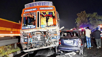 Mumbai-bound truck ploughs through 25 vehicles in Pune, 20 hurt
