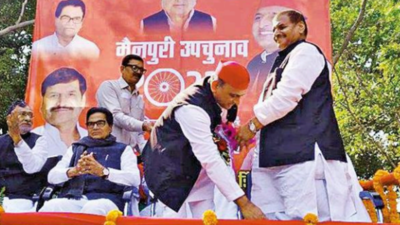 Manipuri byelection: Akhilesh Yadav touches Shivpal Yadav's feet at poll rally