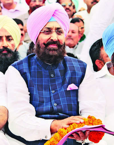 Bajwa: AAP’s promises not met, state begging for funds