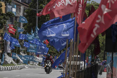 Race on to form coalition govt in Malaysia after election deadlock