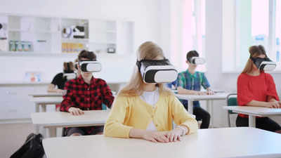 Glimpse into the adoption of AR and VR in the higher education of the US