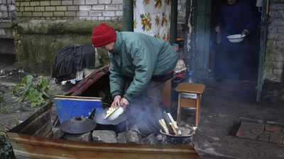 Cold & dark: Kyiv residents prepare for ‘worst winter’