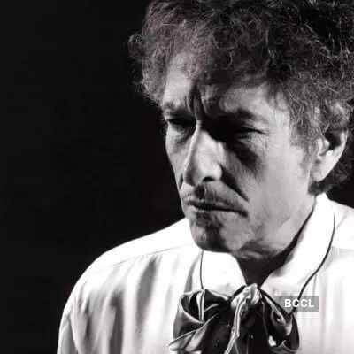 Bob Dylan's publisher sorry for $600 book’s replica autographs