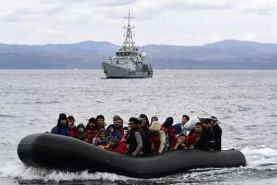Greece rescuing hundreds of migrants in strong winds off Crete