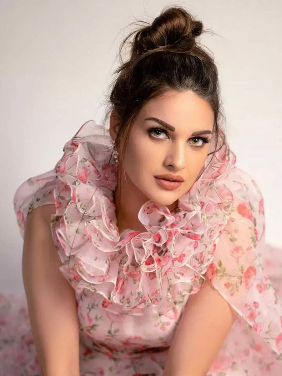 Himanshi Khurana And Her Love For Extravagant Gowns Times Of India 