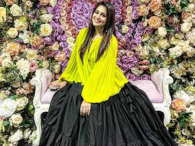 Dipika Kakar’s flared yellow top and black skirt fails to impress netizens, ask her to hire a stylist