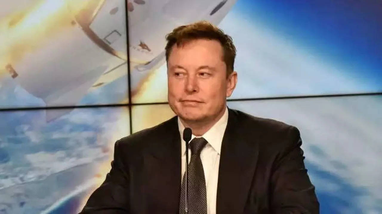 What is Elon Musk's net worth after his record-breaking wealth loss?