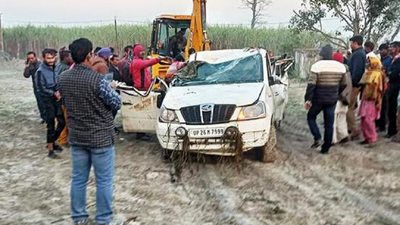 UP: SUV overturns due to pothole, kills 5 in Kheri