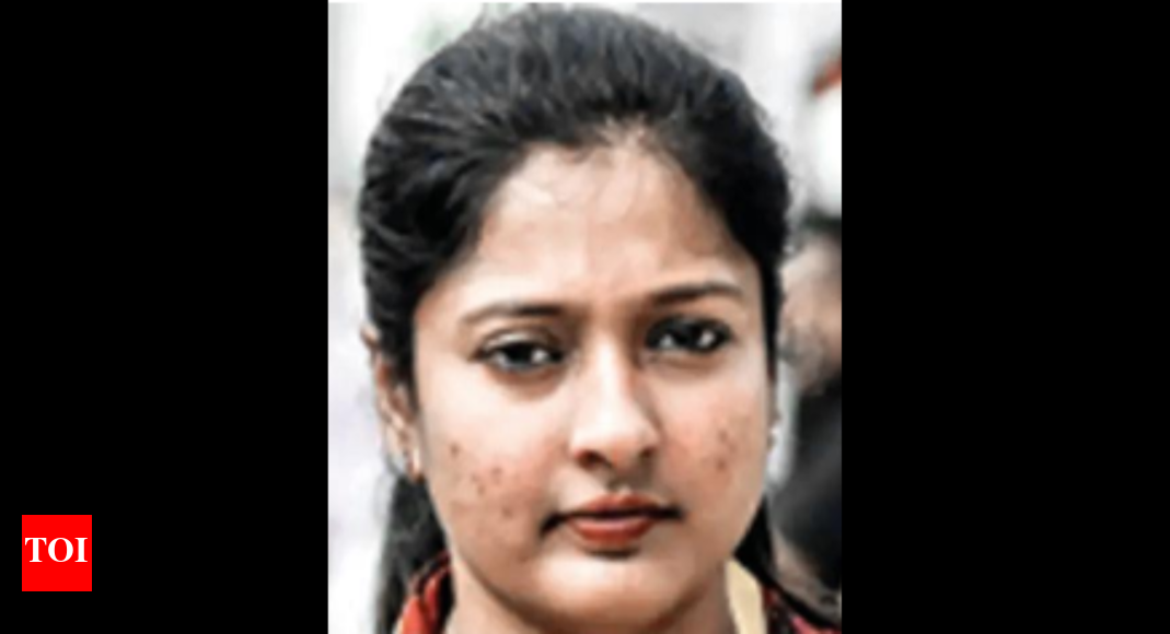 Gayathri: Tamil Nadu: BJP suspends Gayathri Raguramm; inquiry ordered ...