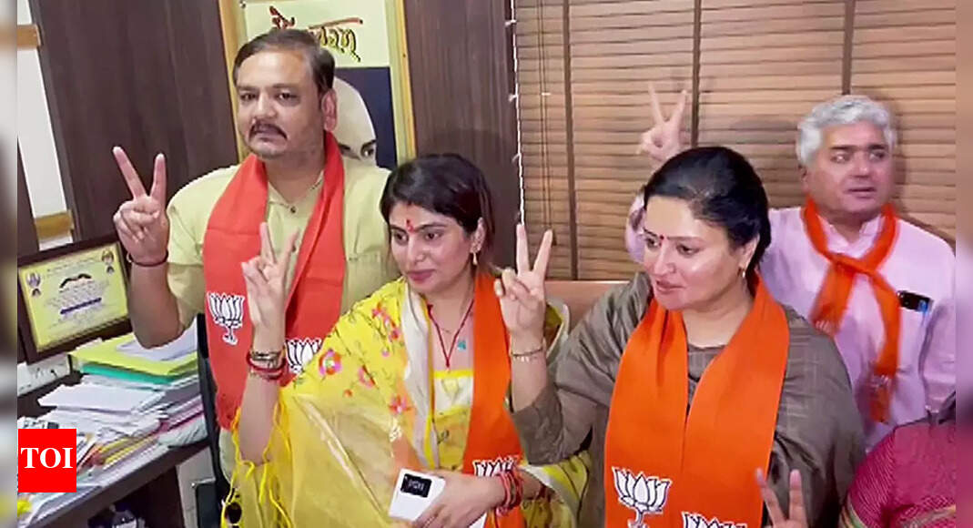 A test off field? Cricketer Ravindra Jadeja&rsquo;s wife & sister play from different teams