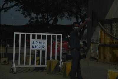 Declared unsafe in 2018, APMC yard operating illegally