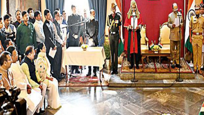 Bengal: Governor takes charge, gets taste of things to come