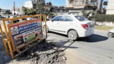 Unattended barricades threat to commuter safety in Dehradun