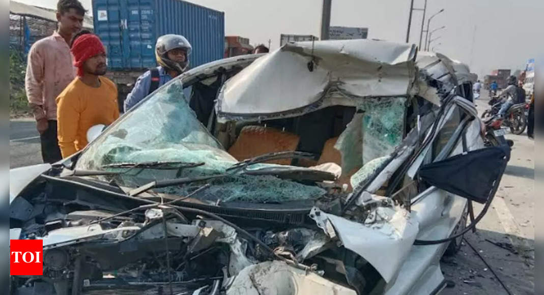 2 friends killed as SUV hits truck in Navi Mumbai