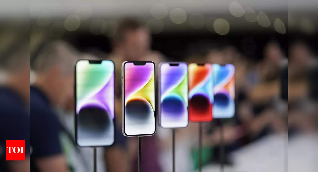 Samsung may become the largest OLED display supplier for iPhone 14 – Times of India