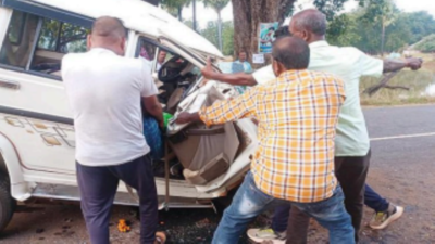 8 of a family killed in car-truck collision near Chhattisgarh-Telangana border
