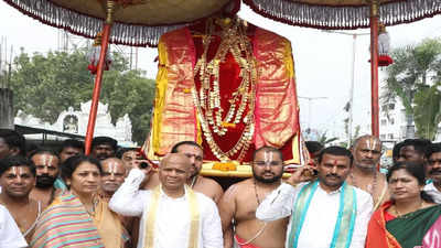 Andhra Pradesh: Spiritual fervour marks Lakshmi Kasula Haram procession