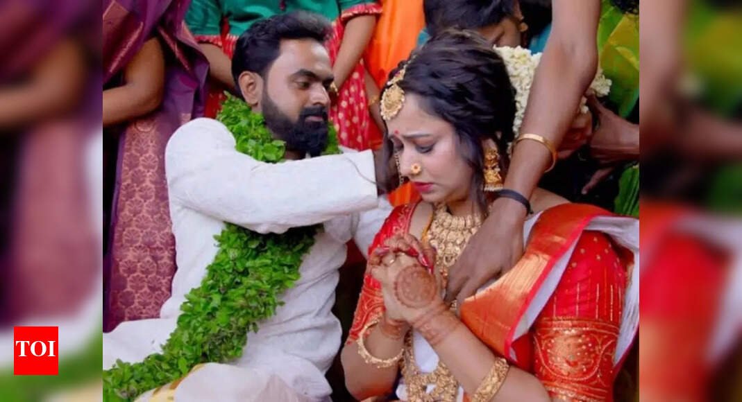 Pournamithinkal actress Gowri Krishnan gets hitched to TV director Manoj Times of India